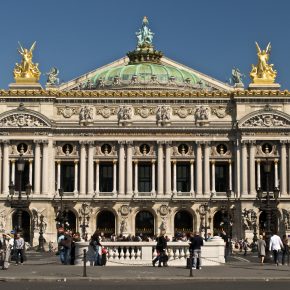 Paris_Opera_full_frontal_architecture,_May_2009
